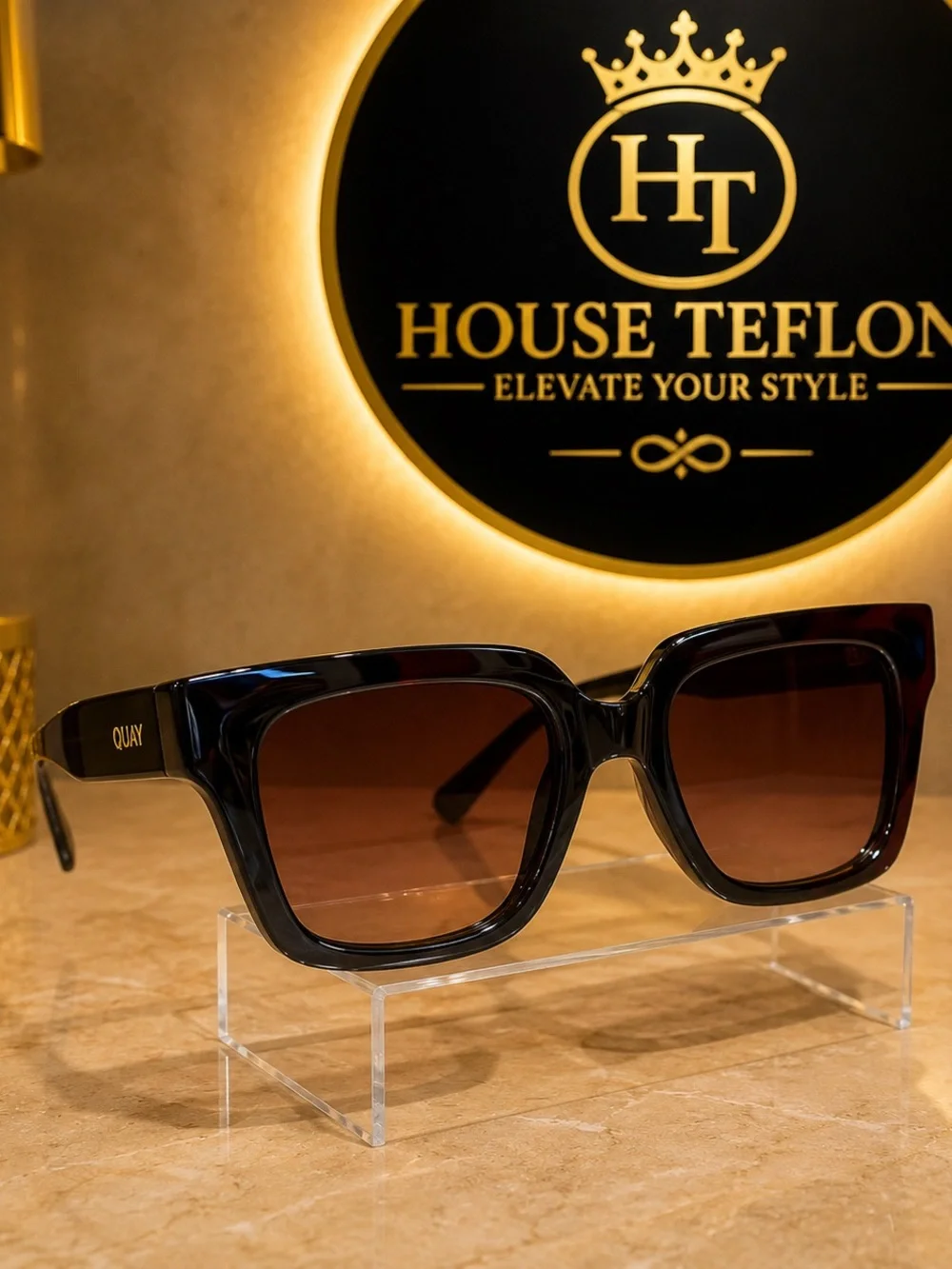 QUAY Oversized Square Sunglasses Black/Brown Gradient Lens.  Size: 52-21-145